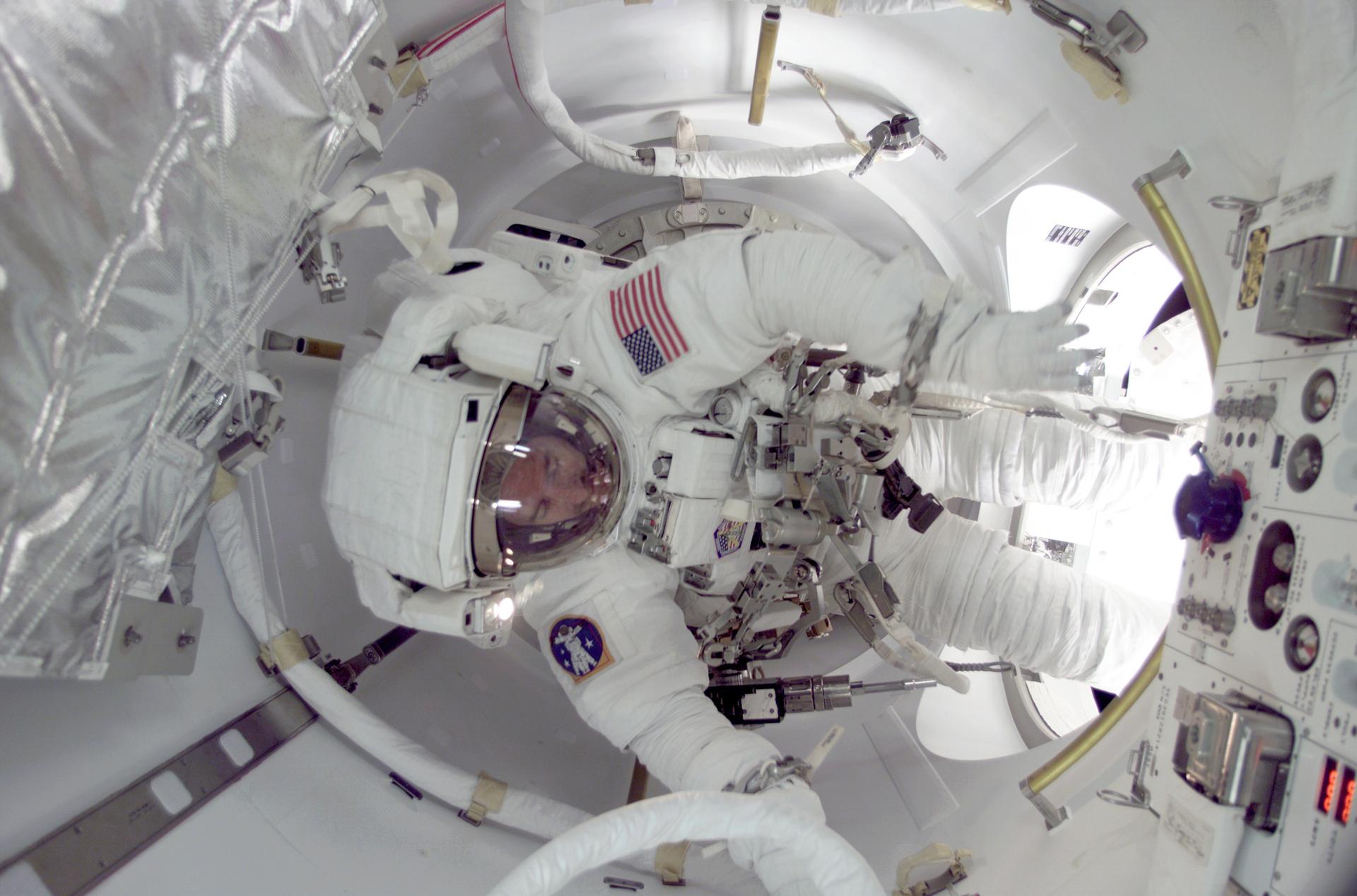 NASA、ISS滞在期間を6カ月維持へ 長期化案を検討の末に判断