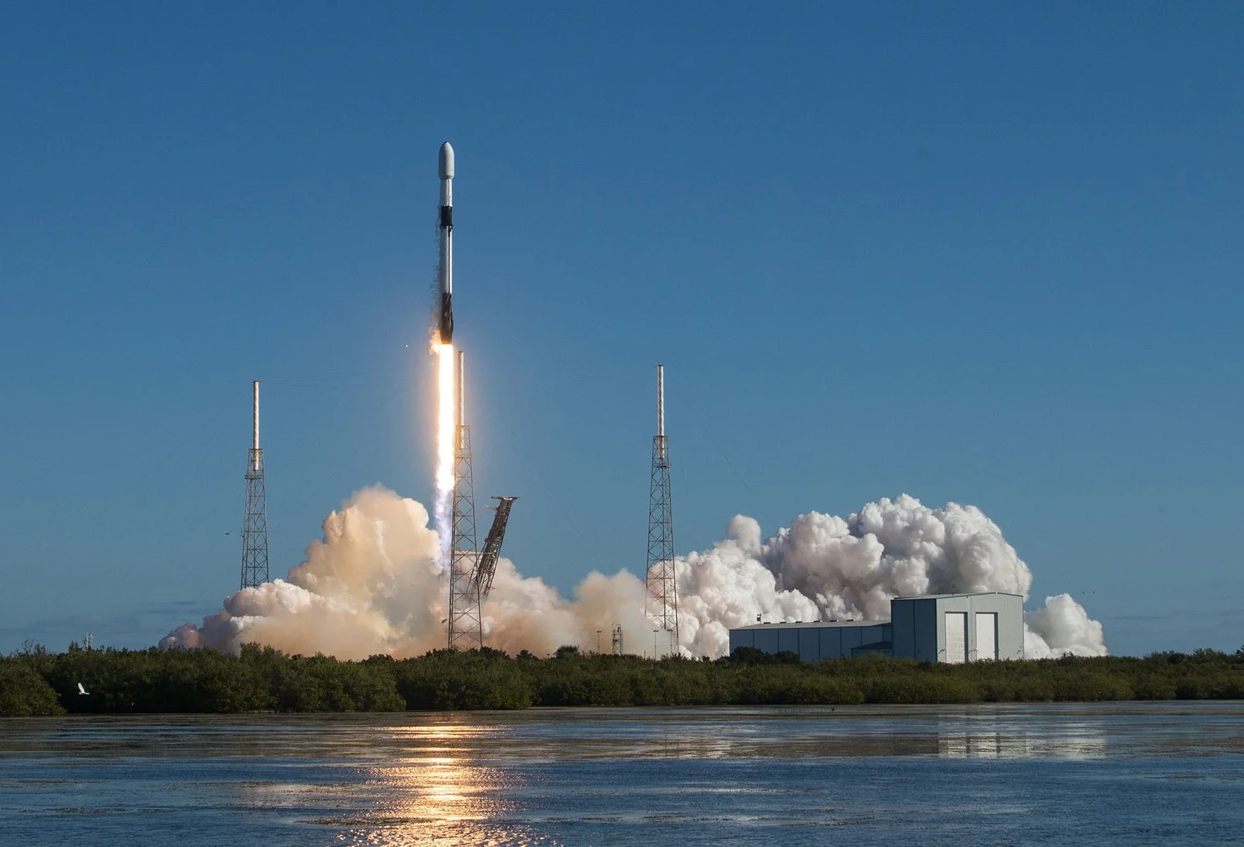 SpaceX、米宇宙軍SDA向け21機の衛星打ち上げに成功